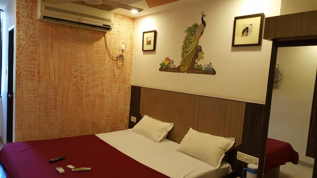 Hotel Relish Vadodara Exterior photo